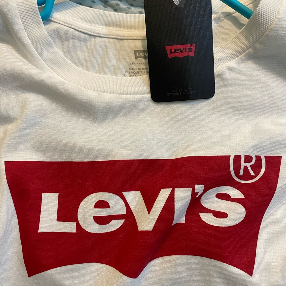 Levi’s Red Logo White Tee